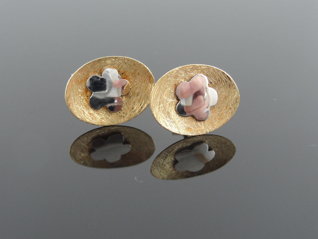 DESIGNER örhängen 18k guld.