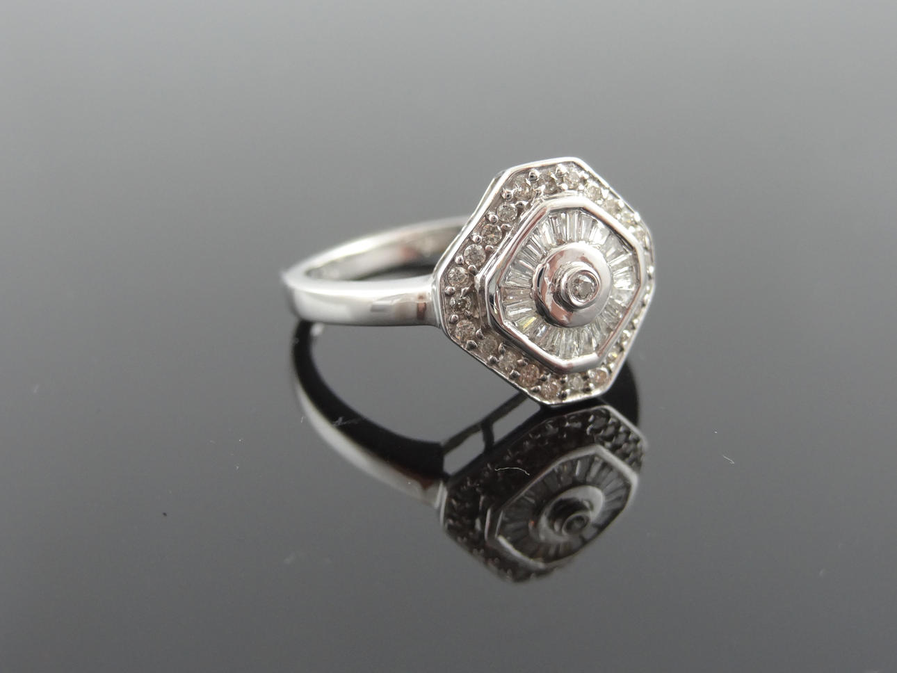 ROYAL DESIGN diamantring 0,50cts 18k guld.