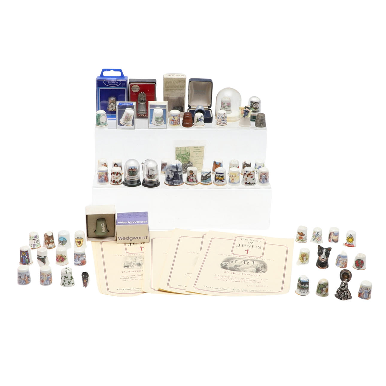 A LARGE QUANTITY OF COLLECTABLE THIMBLES.