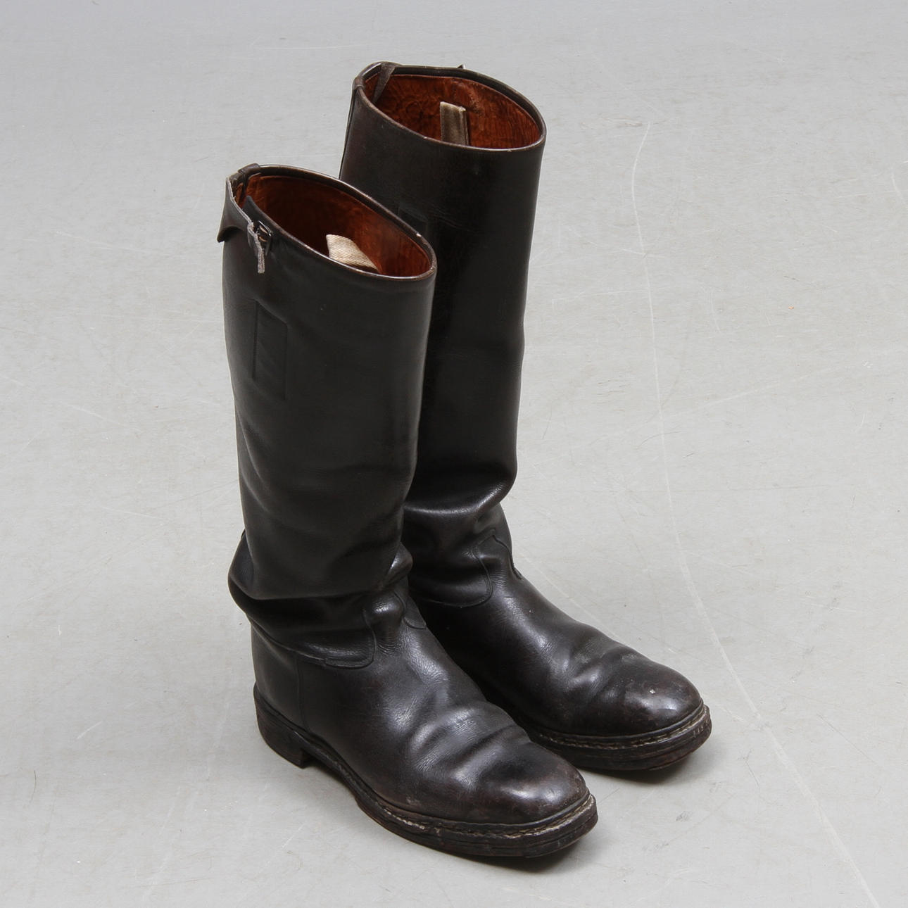 RIDSTÖLVAR 1 par, läder, 1900-tal.