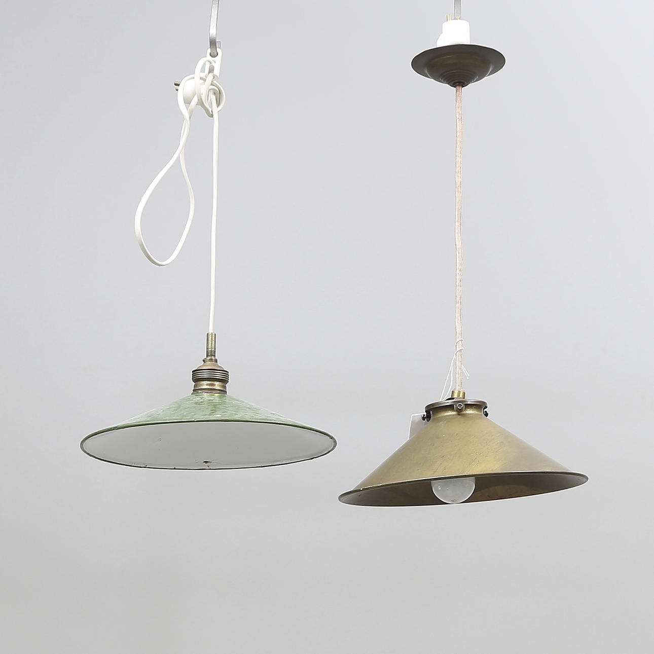 SKOMAKARLAMPOR, 2 st, metall, diameter ca. 25 cm.