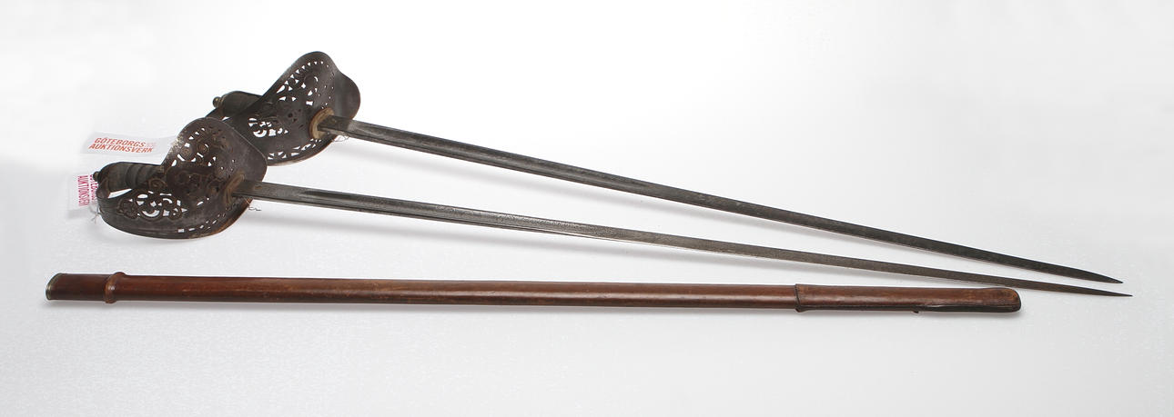 VÄRJOR, 2 st snarlika, England.