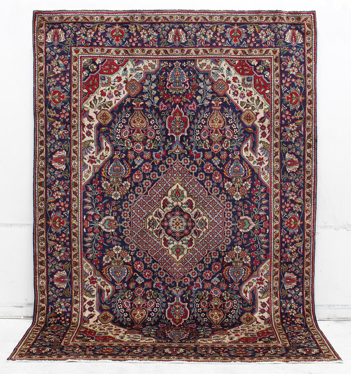 MATTA, Persisk, Täbriz, 306 x 212 cm.