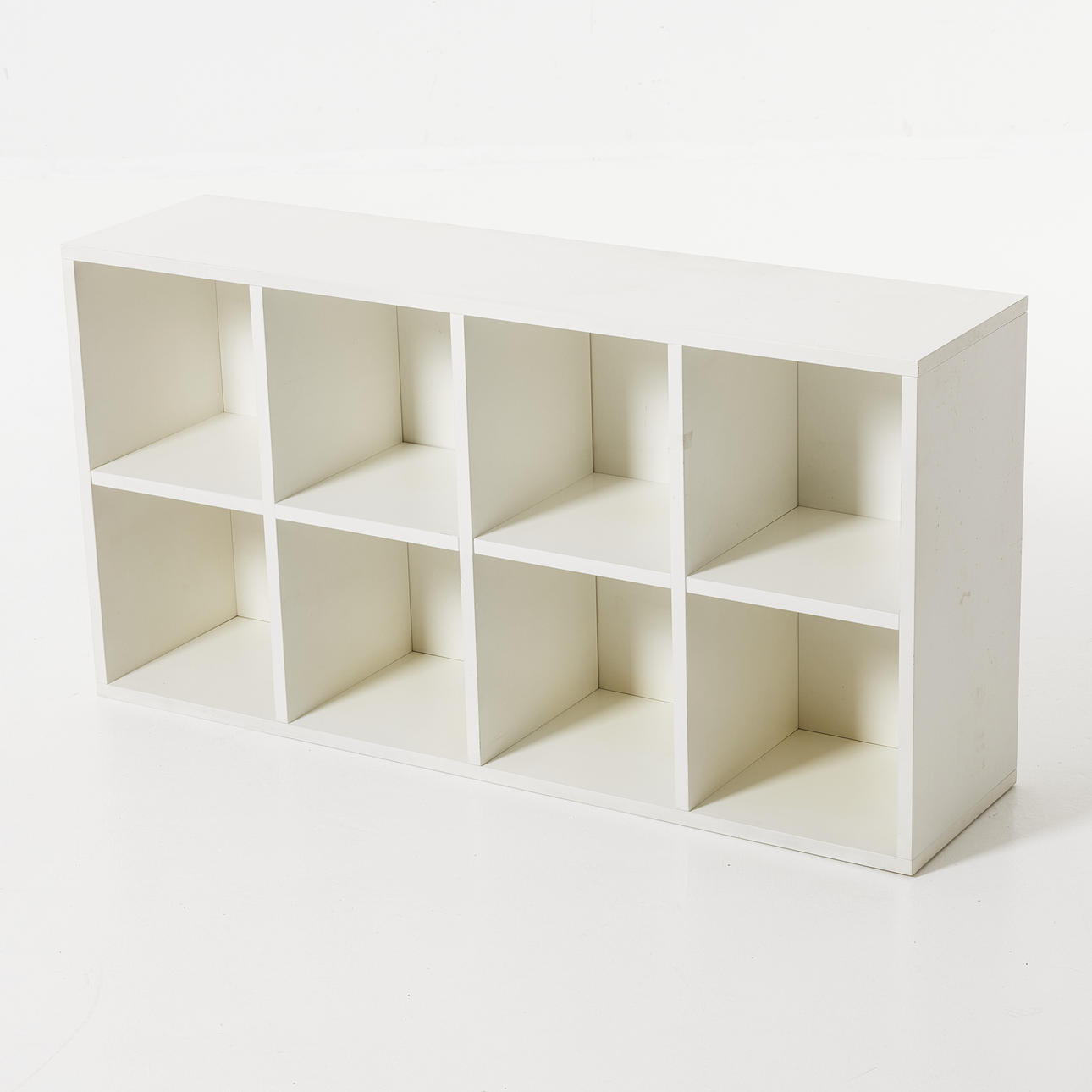 ULF SCHERLIN. hylla, lackerad MDF, samtida.