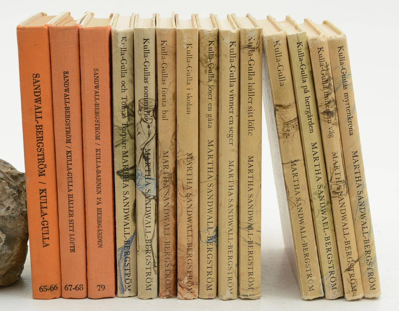 - Kulla-Gulla. Martha Sandwall-Bergstrom. 14 Bände.