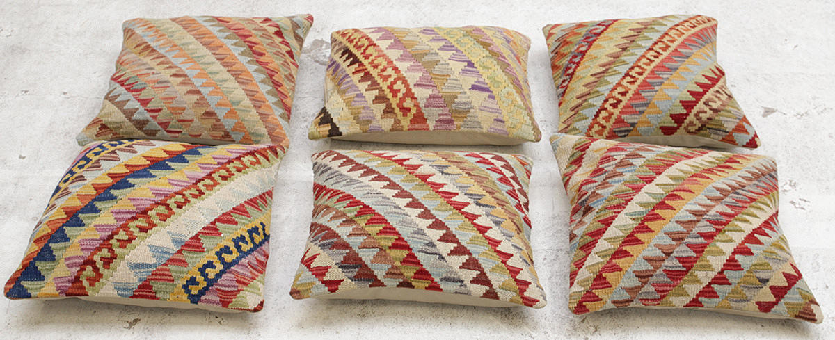 KUDDFODRAL, 6 st. Kelim, ca. 47 x 47 cm.