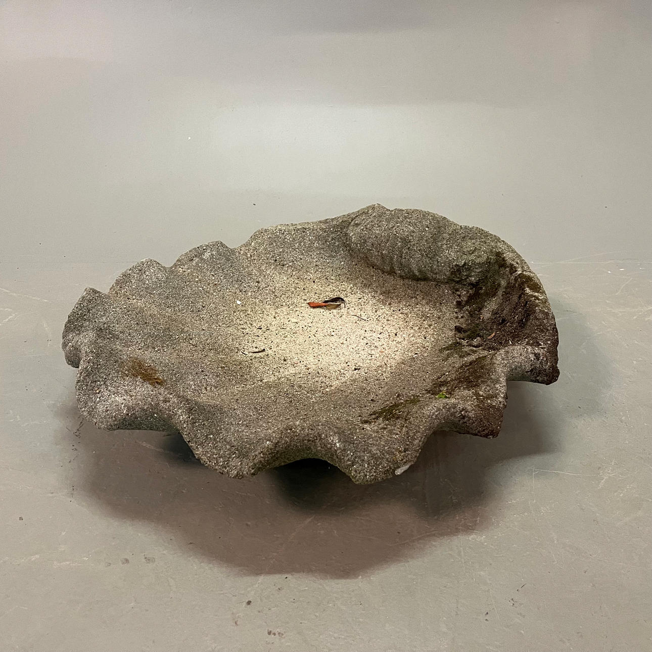 FÅGELBAD, betong. Samtida.