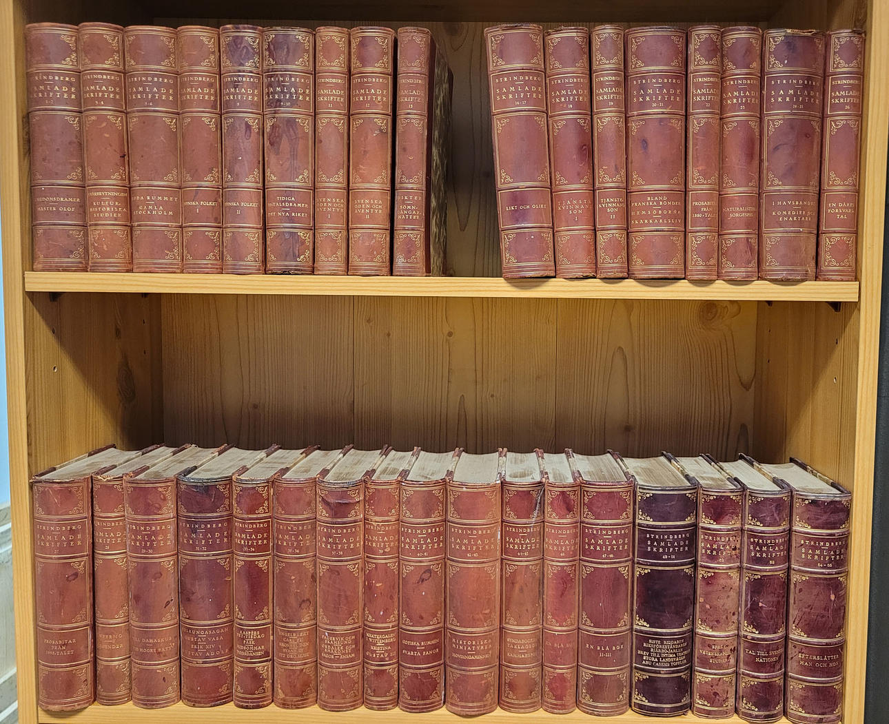 August Strindberg Samlade skrifter 1-13, 16-55.