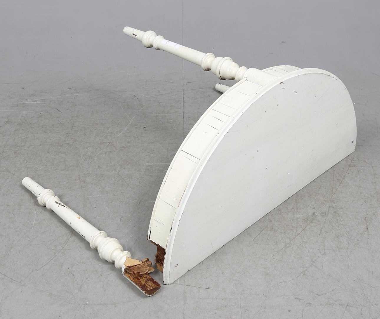 HALVMÅNBORD, 1800-tal.