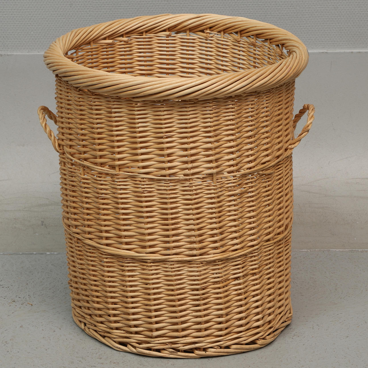 Kori, punottu, 2 kahvaa.