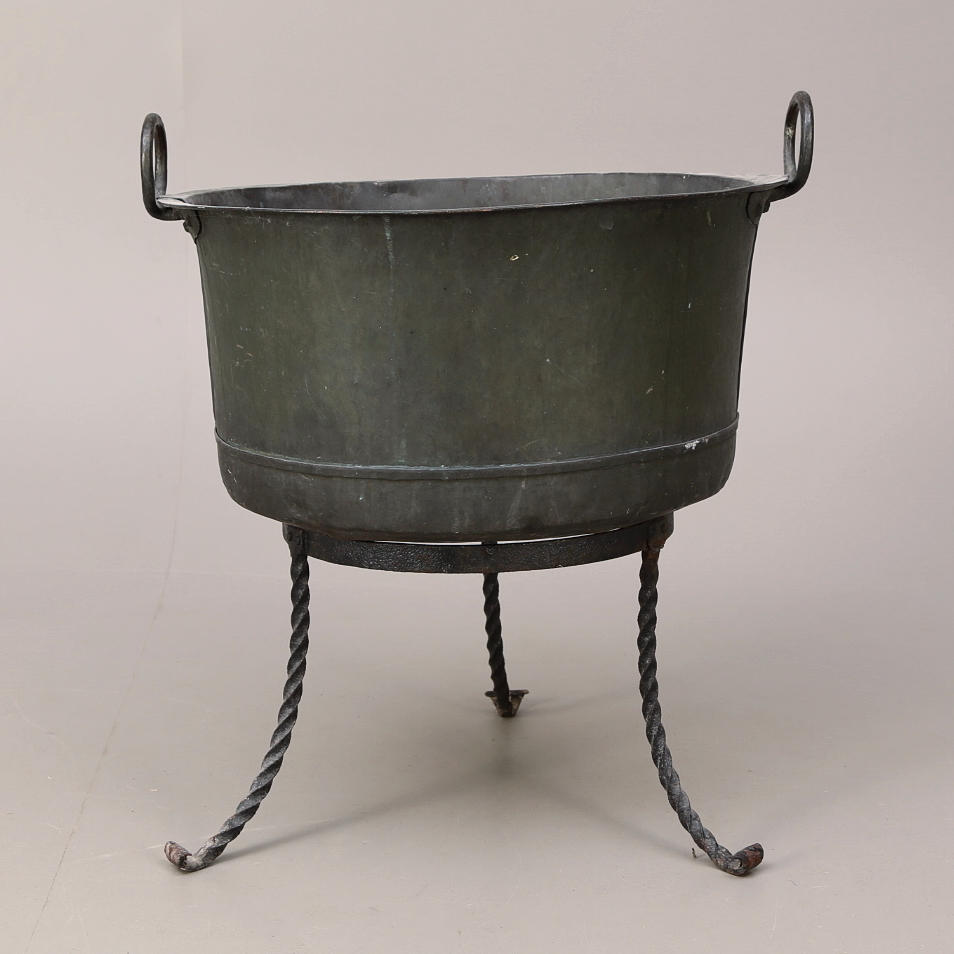 TVÄTTGRYTA koppar, 1800-/1900-tal, med smidesställning.