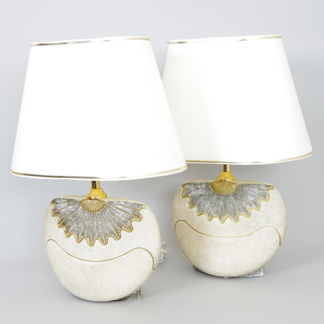 BORDSLAMPOR, 1 par, porslin, Italien.