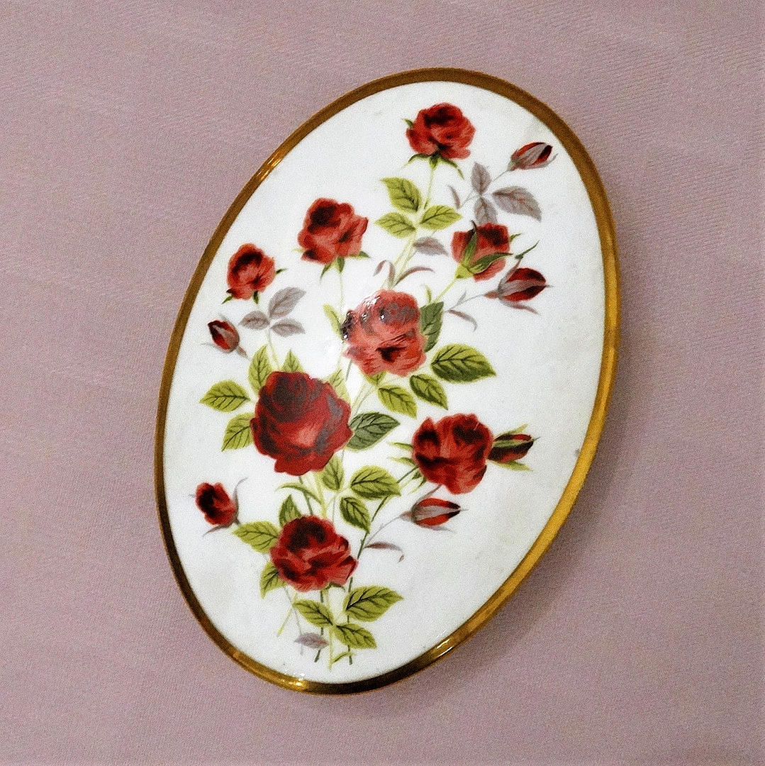 LIMOGES-DECKELDOSE, MIT ROSENDEKOR, HANDBEMALT, VINTAGE.