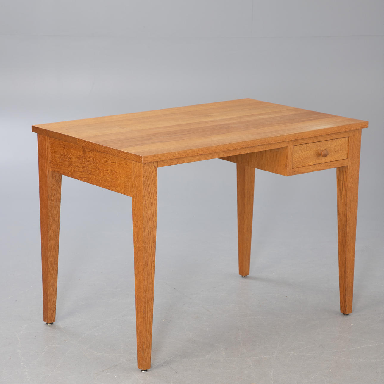 Riva1920, kleiner Schreibtisch.