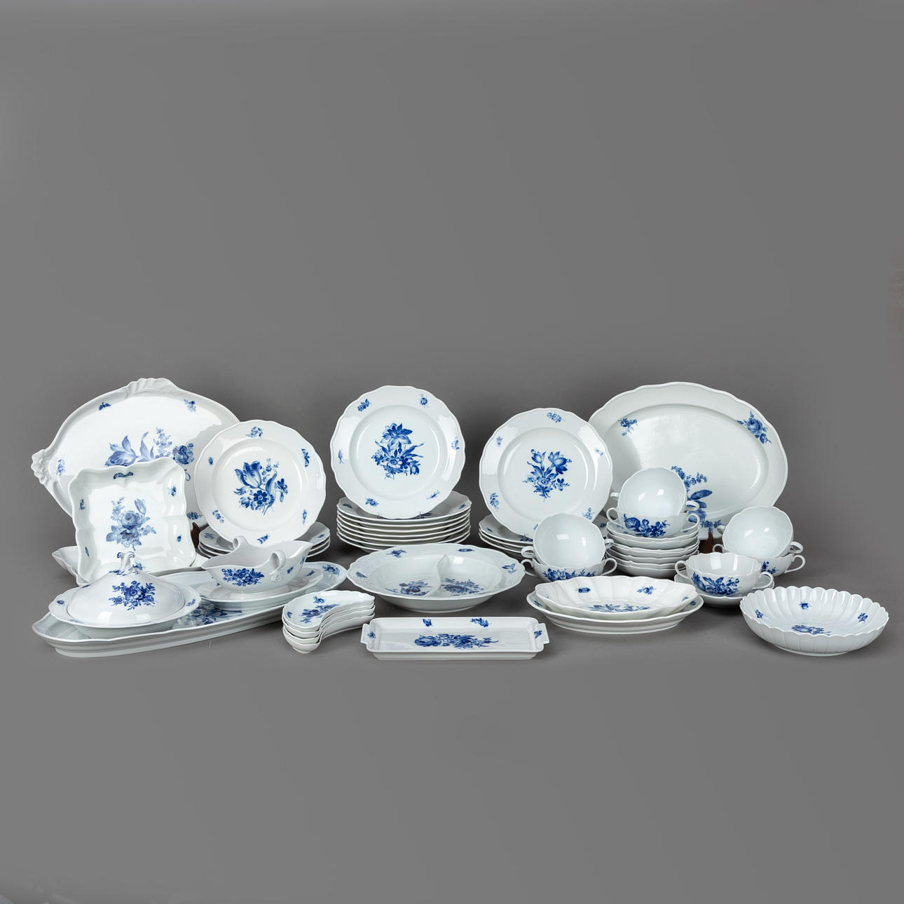Meissen, 'Blue Flower' dinner service with insects, 20th century