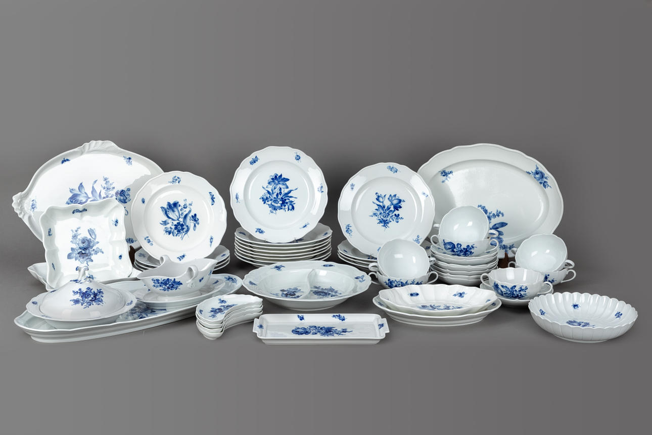 Meissen, 'Blue Flower' dinner service with insects, 20th century