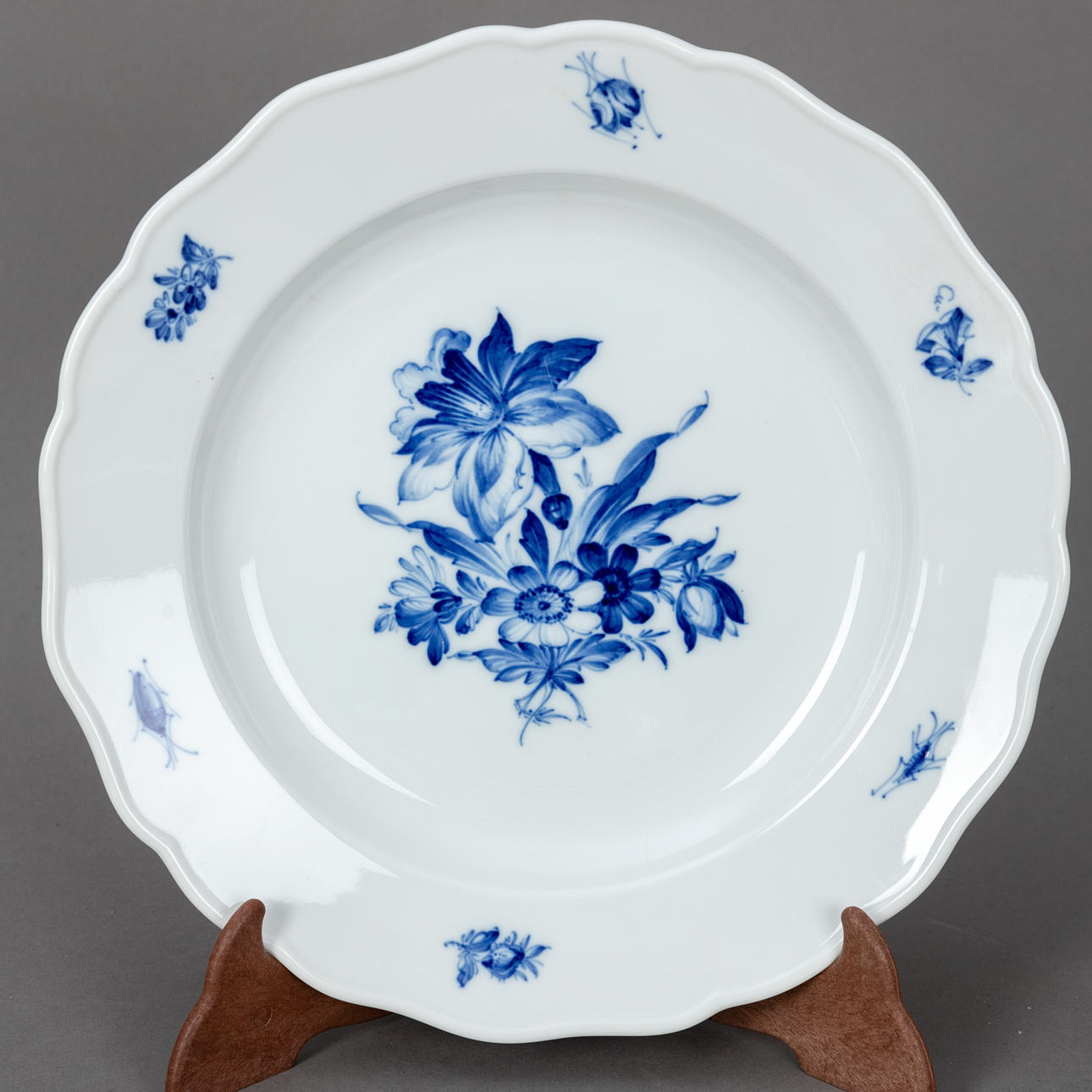 Meissen, 'Blue Flower' dinner service with insects, 20th century