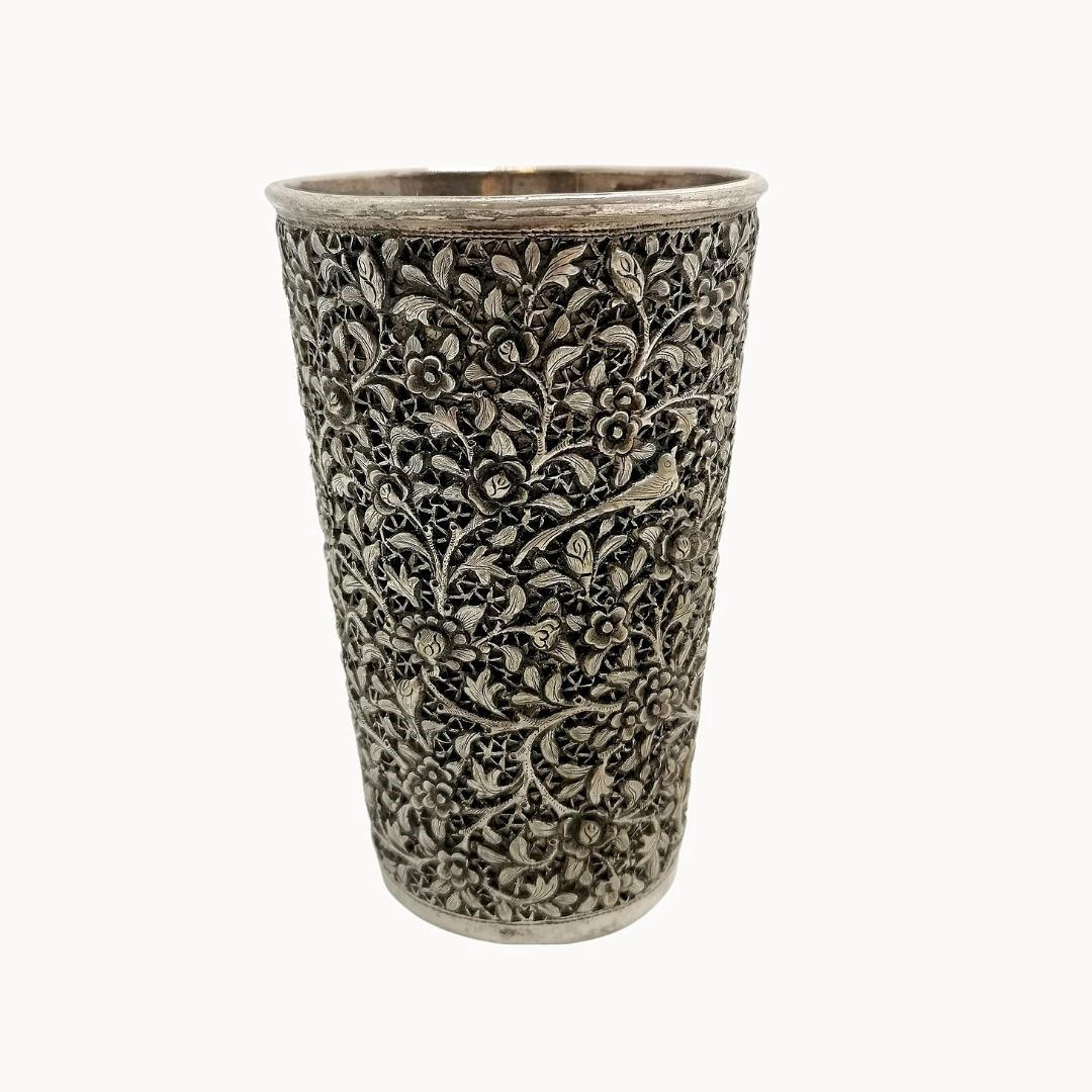 ANTIK VIT METALL ÖSTLIG BÄGARE.