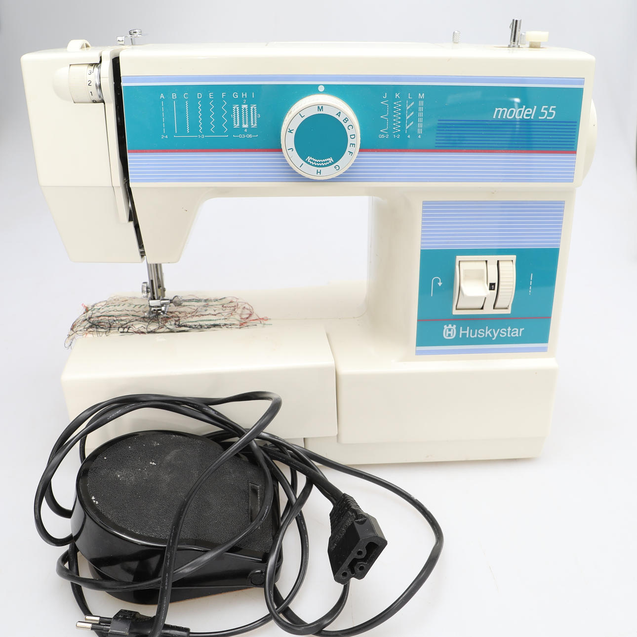 SEWING MACHINE, Huskystar, model 55, some accessories.