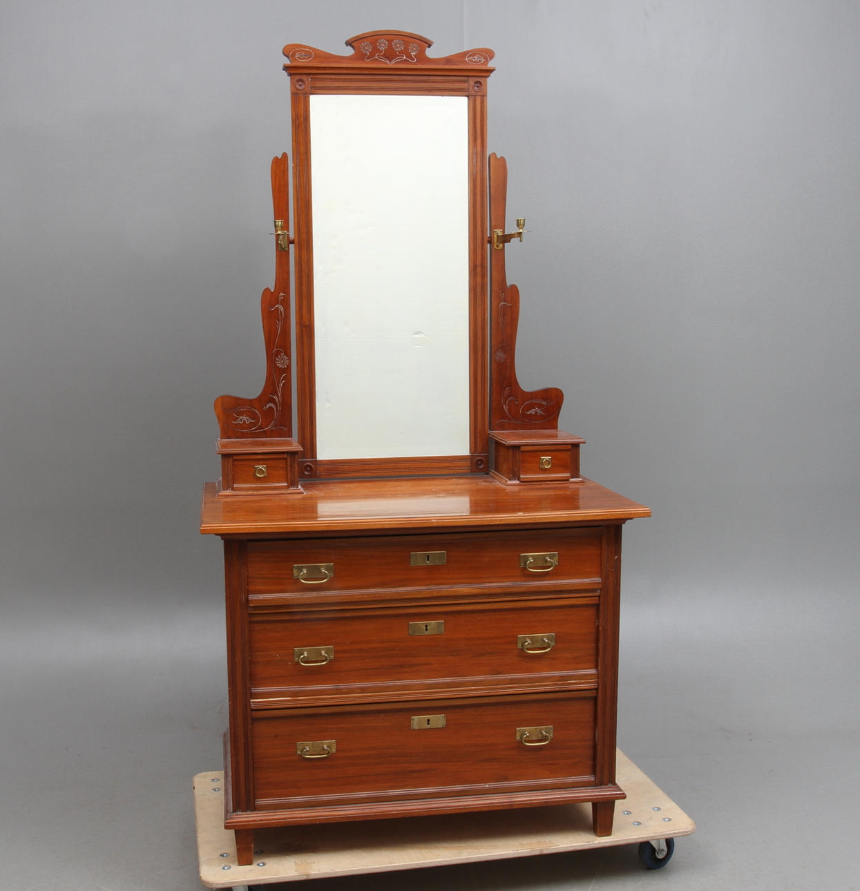 SPEGELBYRÅ, jugend, 1900-talets början.