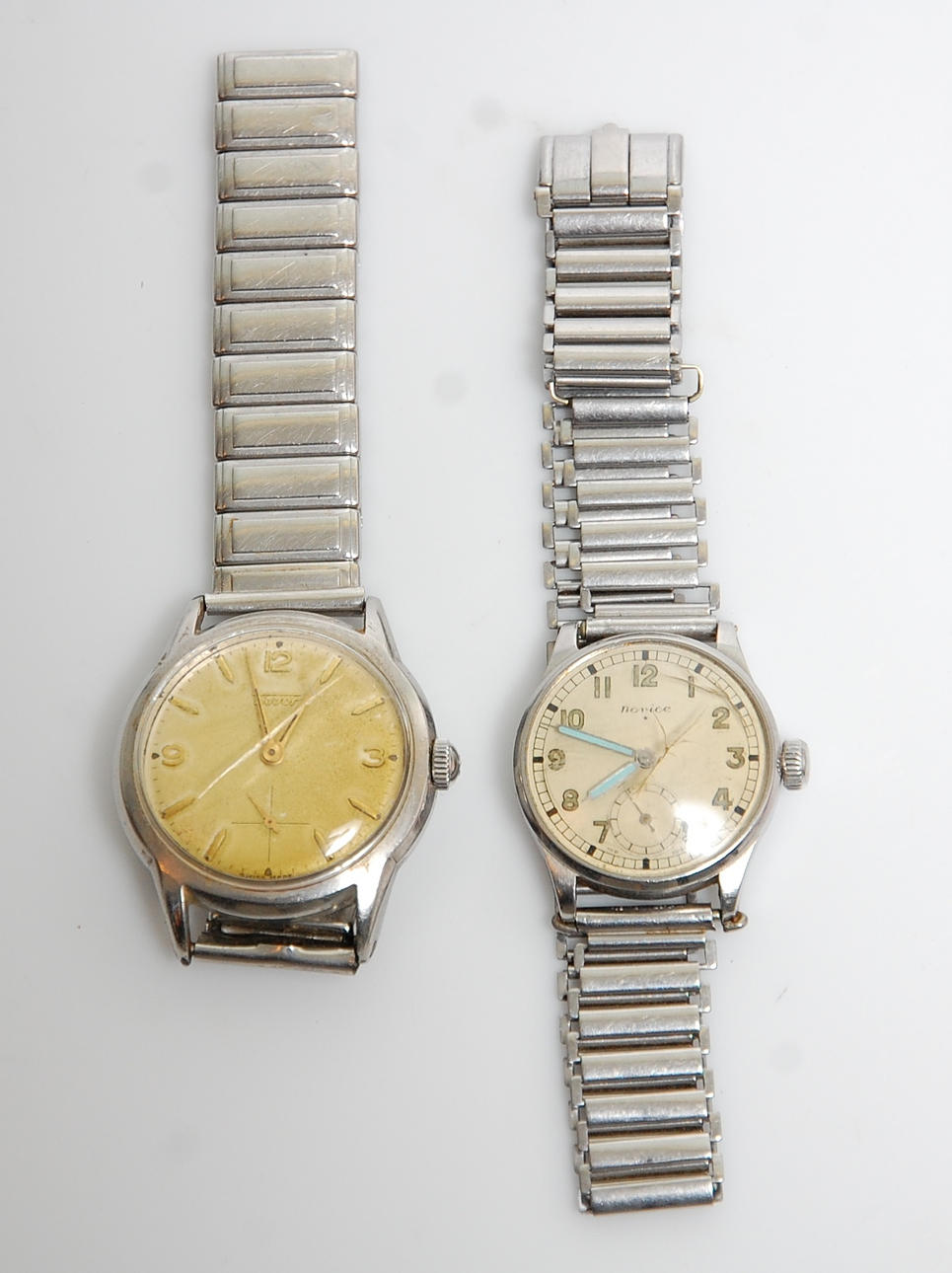 HERRARMBANDASUR , 2 st av märkena Tissot, Novice, 1950-tal.