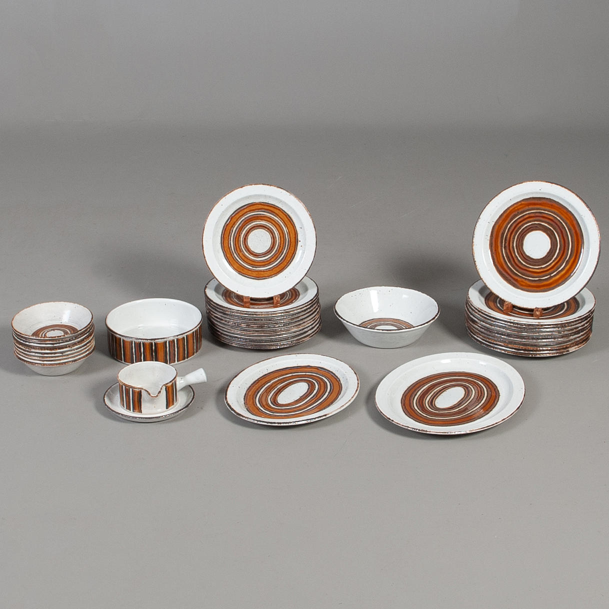 MADSERVICE. 38 stykker, Stonehenge „Midwinter“, England.