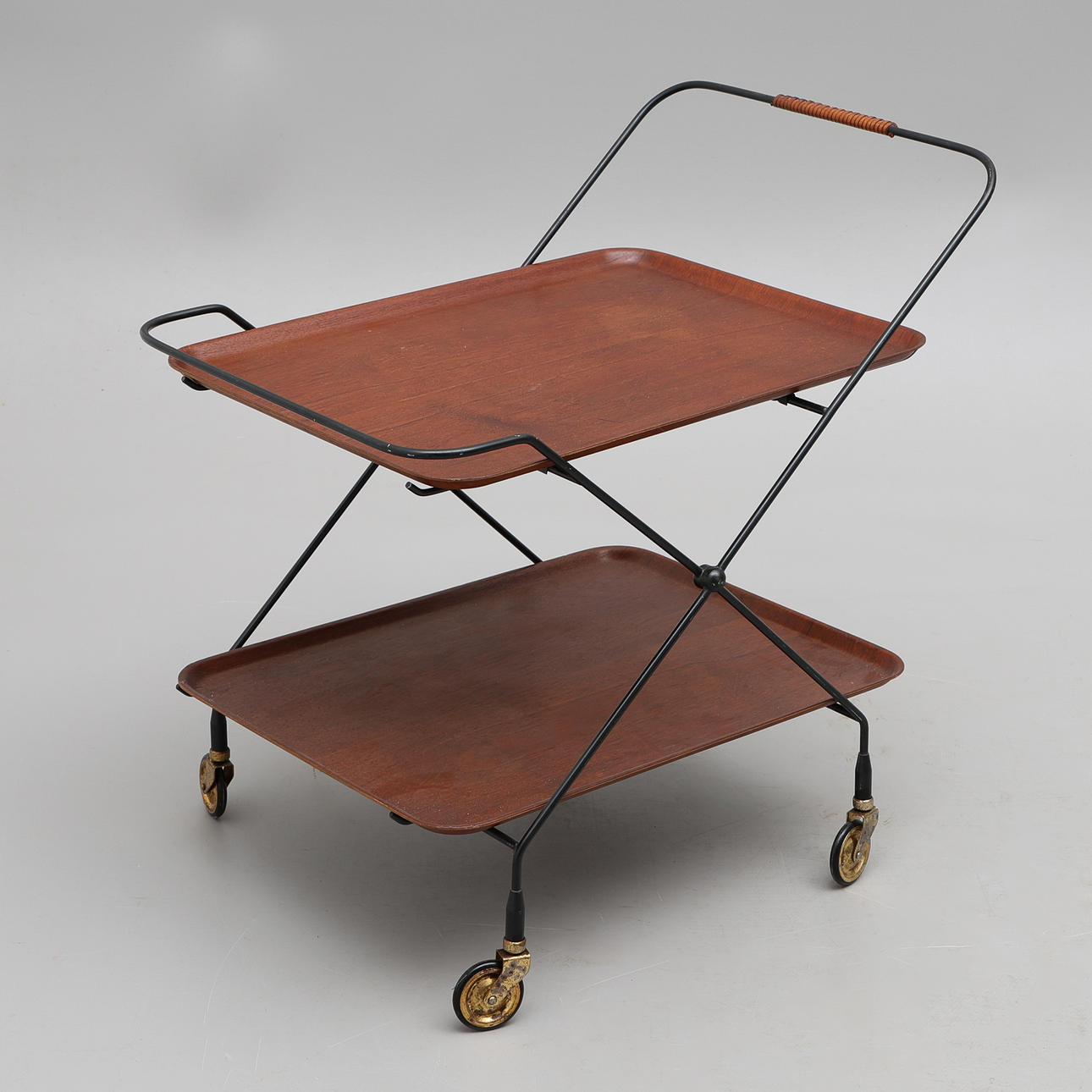 SERVING TROLLEY, TEAK TRAYS, 1950S/60S.