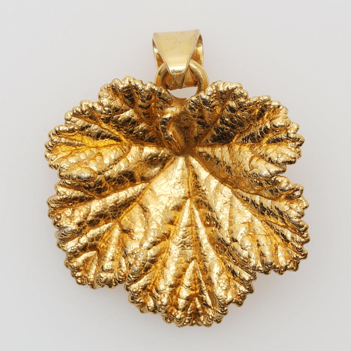 FLORA DANICA, vedhæng, guld sølv, Danmark, 20. århundrede.