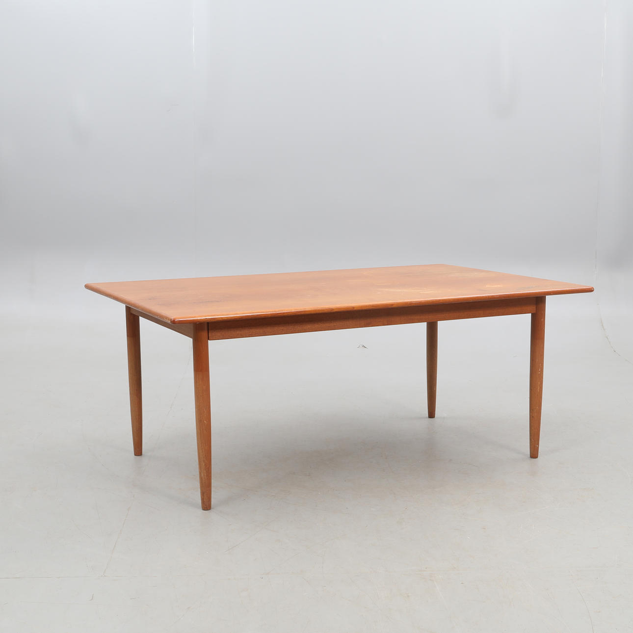 KAFFEETISCH, Teakholz.