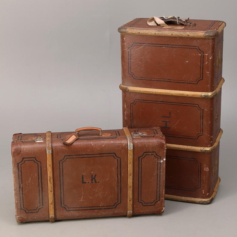 RESEKOFFERTAR 2 st, papp/trä/metall, tidigt 1900-tal.