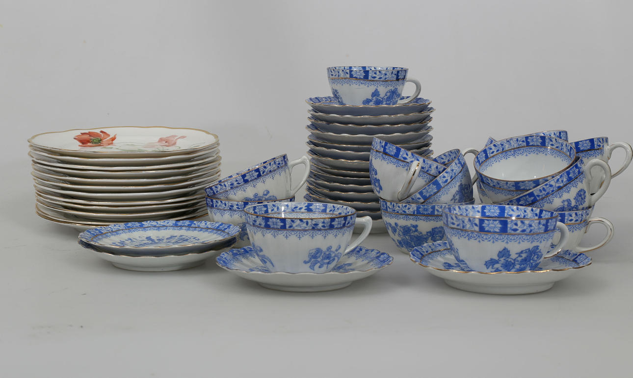 KAFFESERVIS OCH ASSIETTER, porslin, 47 delar, bland annat Rörstrand.