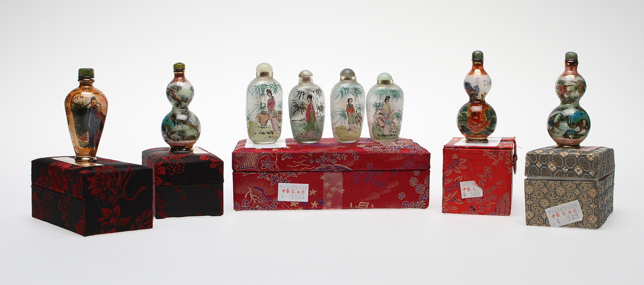 SNUSFLASKOR, 4 st samt FLAKONGER, 4 st, Kina, 1900-tal.