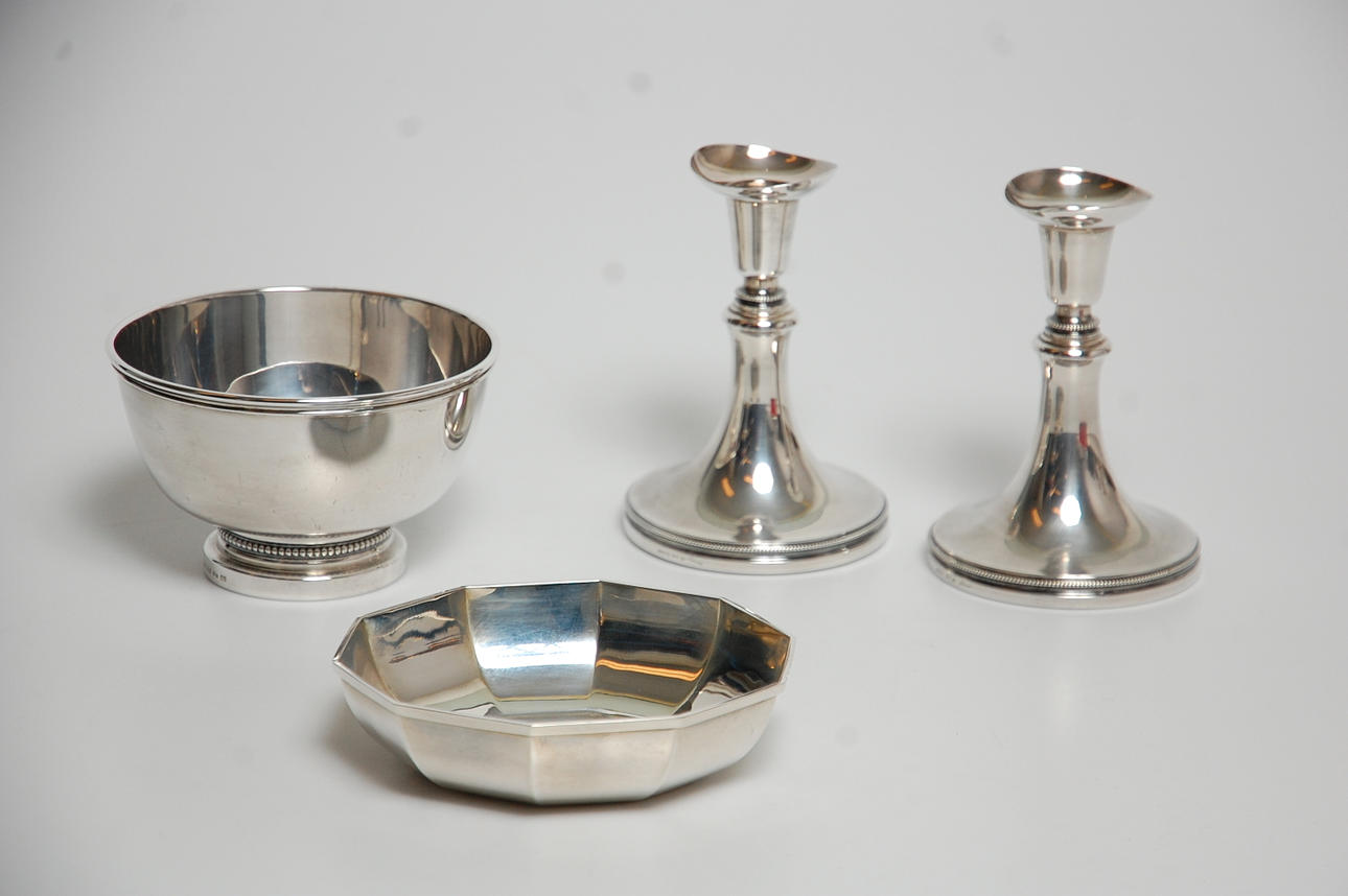 LJUSSTAKAR, 1 par, silver Eric Löfman Uppsala, 2 st SKÅLAR, silver.