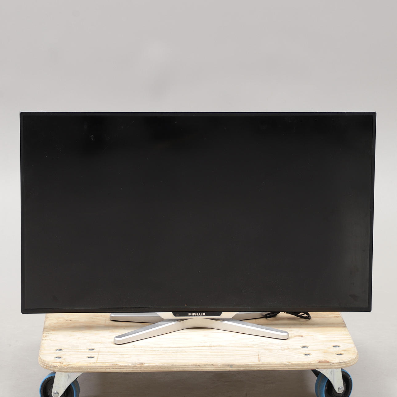TV, 40 inches, Finlux.