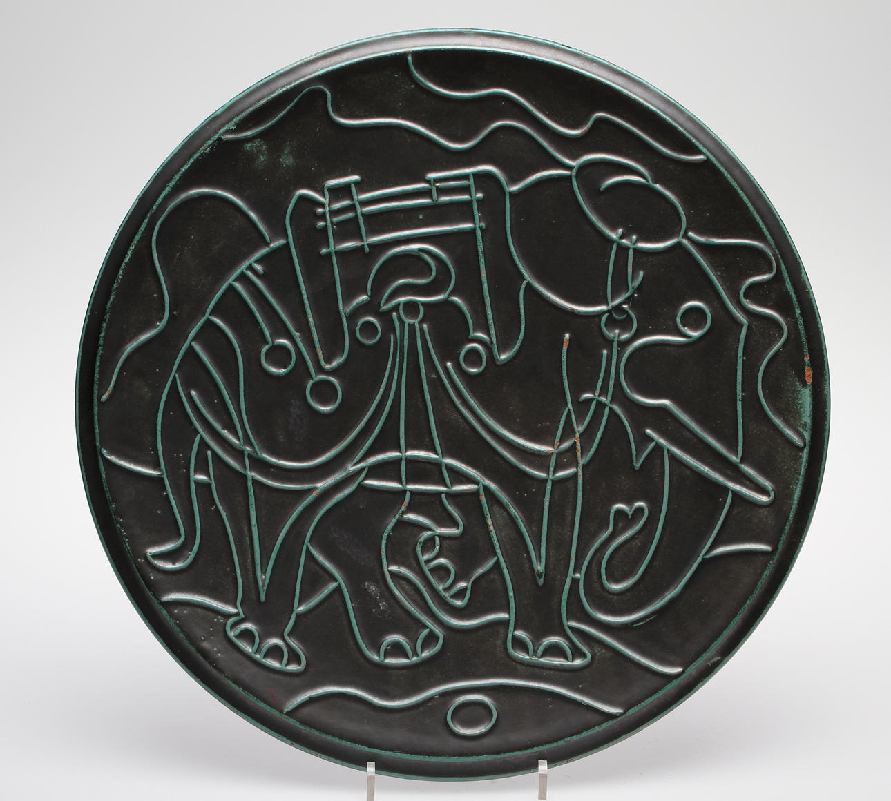 FAT, 2 st, lergods glaserade i grönsvarta toner. Upsala-Ekeby.