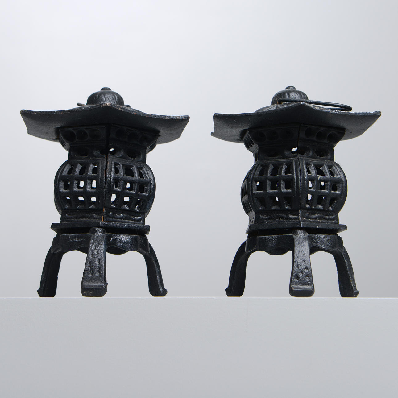LJUSLYKTOR, ett par, gjutjärn, orientaliska.