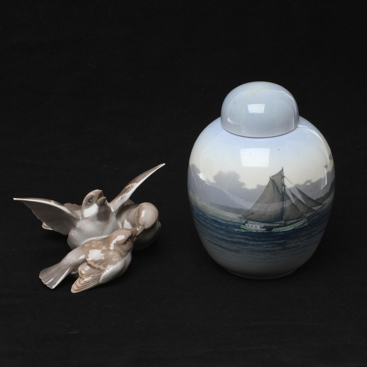 LOCKURNA samt FIGURIN, porslin, Royal Copenhagen samt Bing & Gröndahl, Danmark.