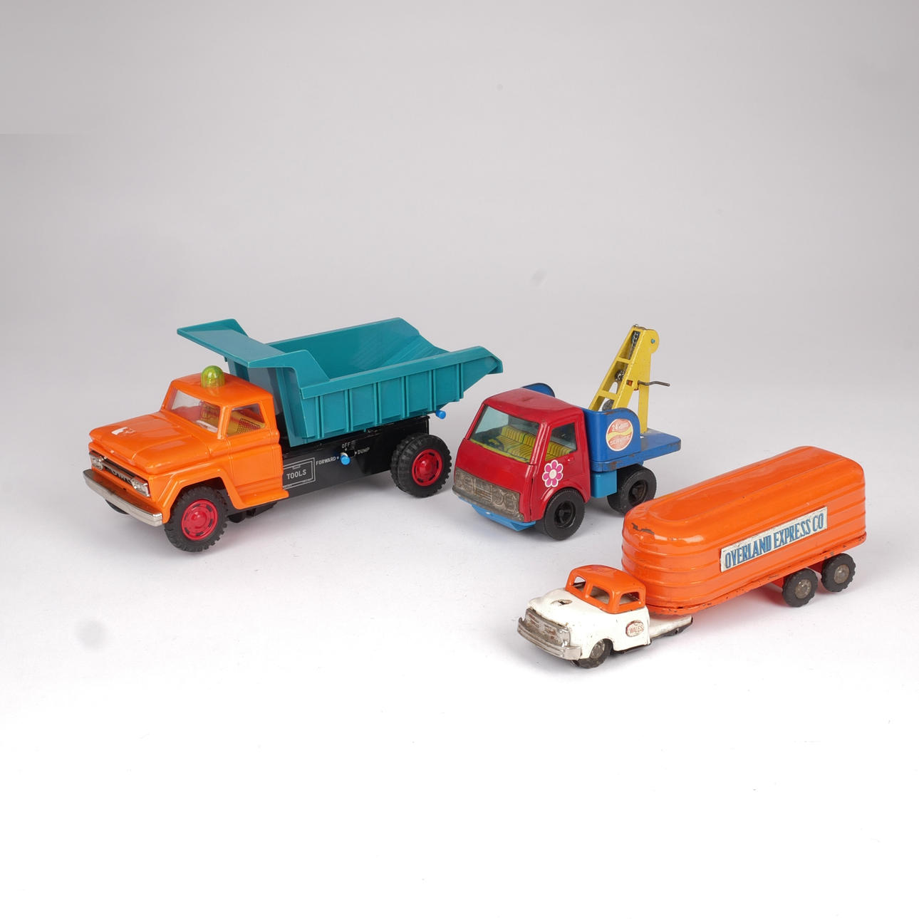 KRANBIL, LASTBILAR. 3 st, plåt, Japan.