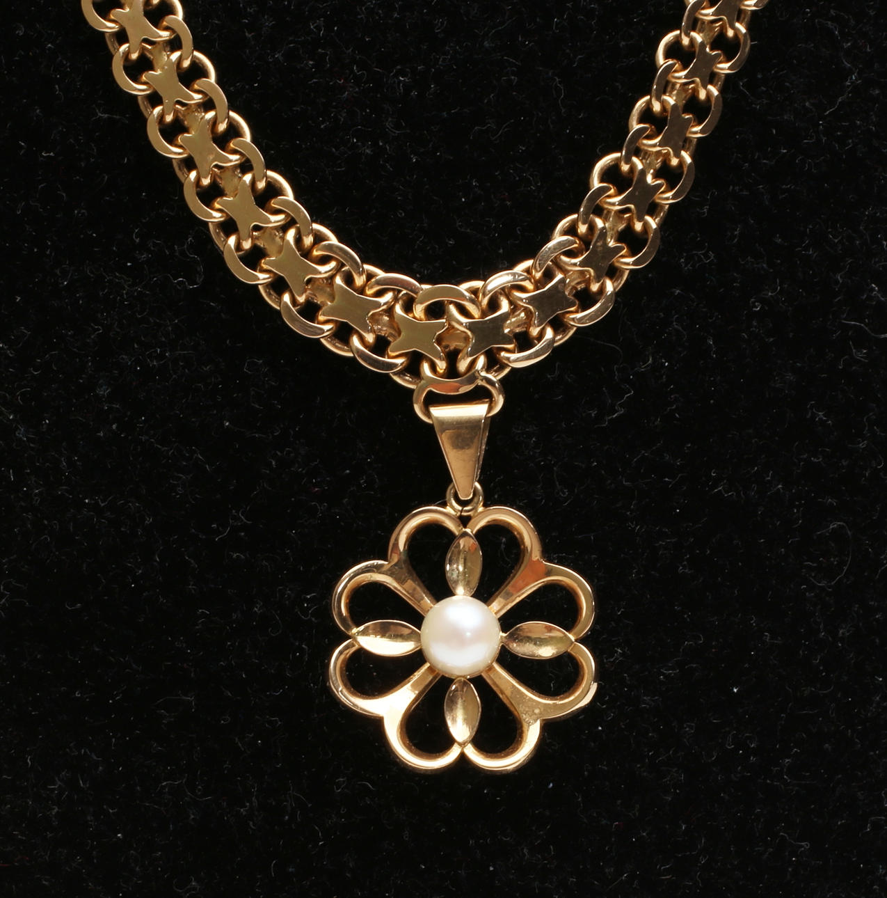 HALSBAND med pärla, 18 K.