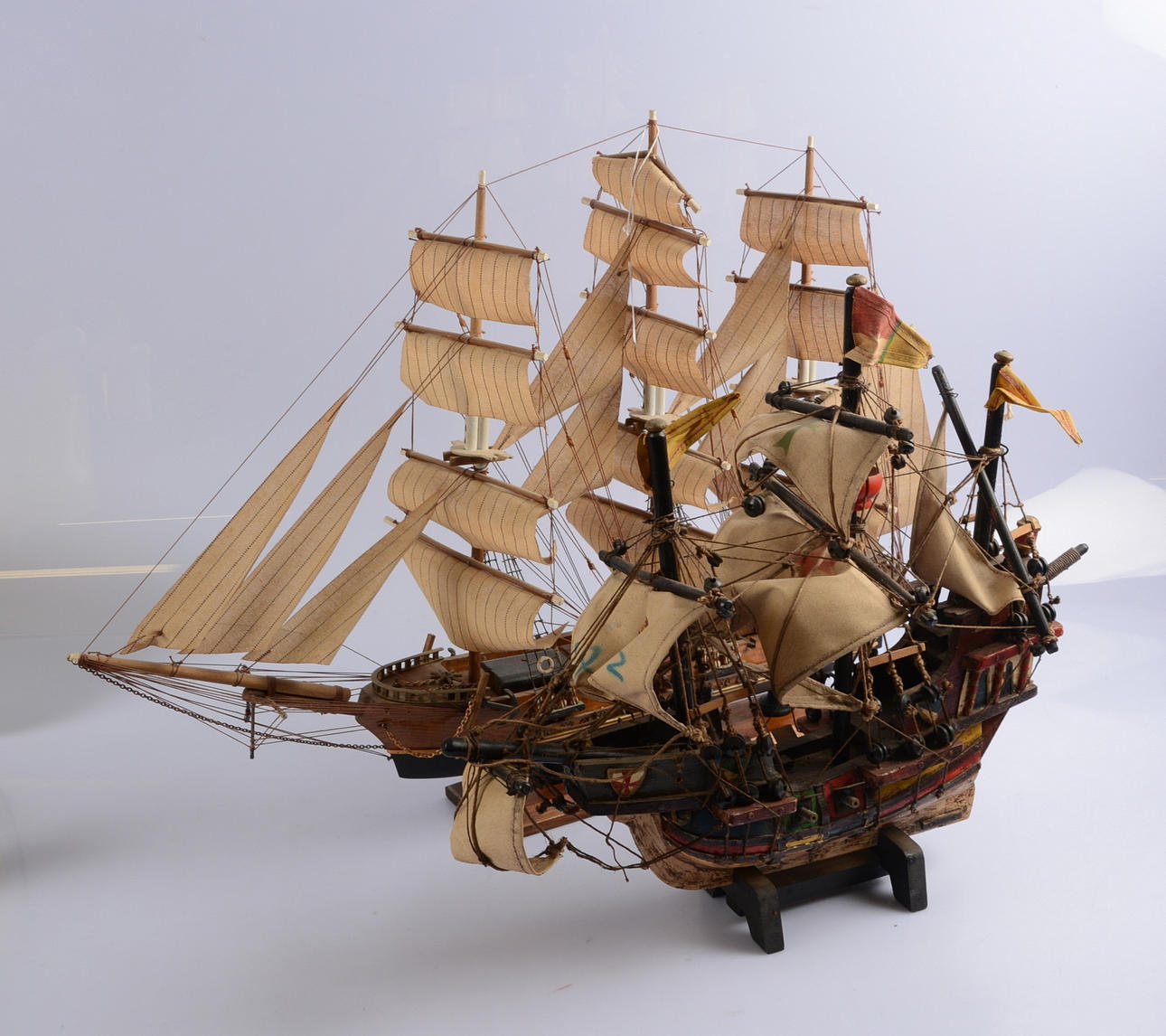 FARTYGSMODELLER, 2 stycken, bl.a. Santa Maria.