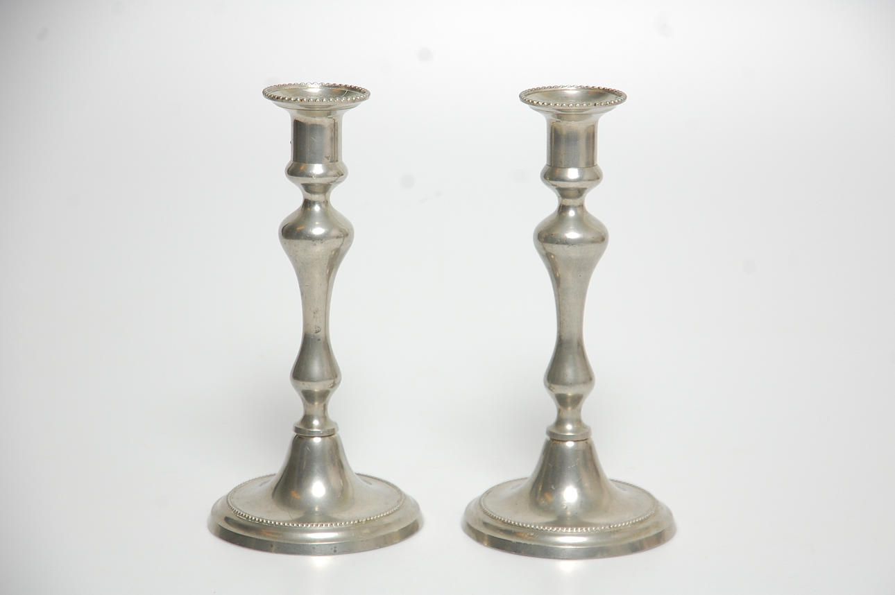 LJUSSTAKAR, 1par tenn, med pärlbård England 1800-tal.