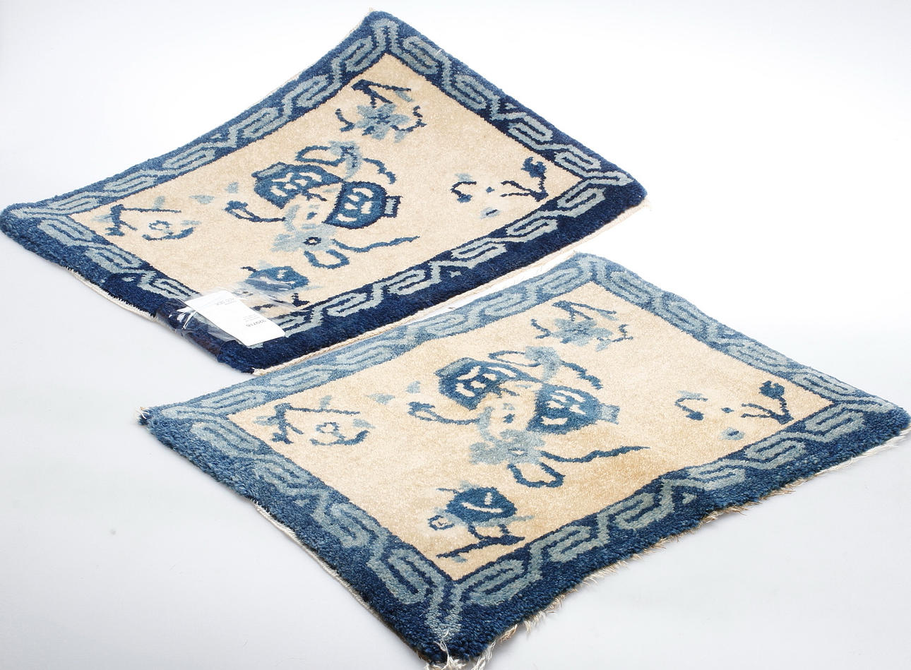 MATTOR, ett par, Kina, ca. 47x36 cm.