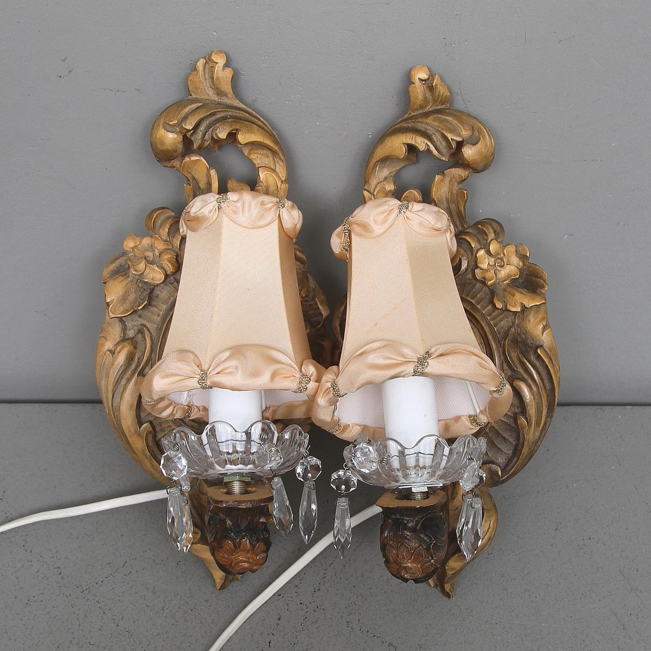 ERIK REIMHULT. Lampetter, ett par. Rokokostil. Signerade.