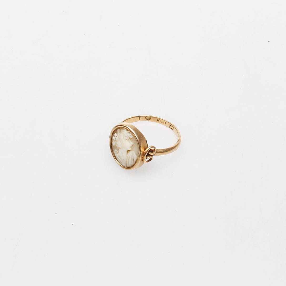 RING, 18k guld, vikt ca 2,5 gram.