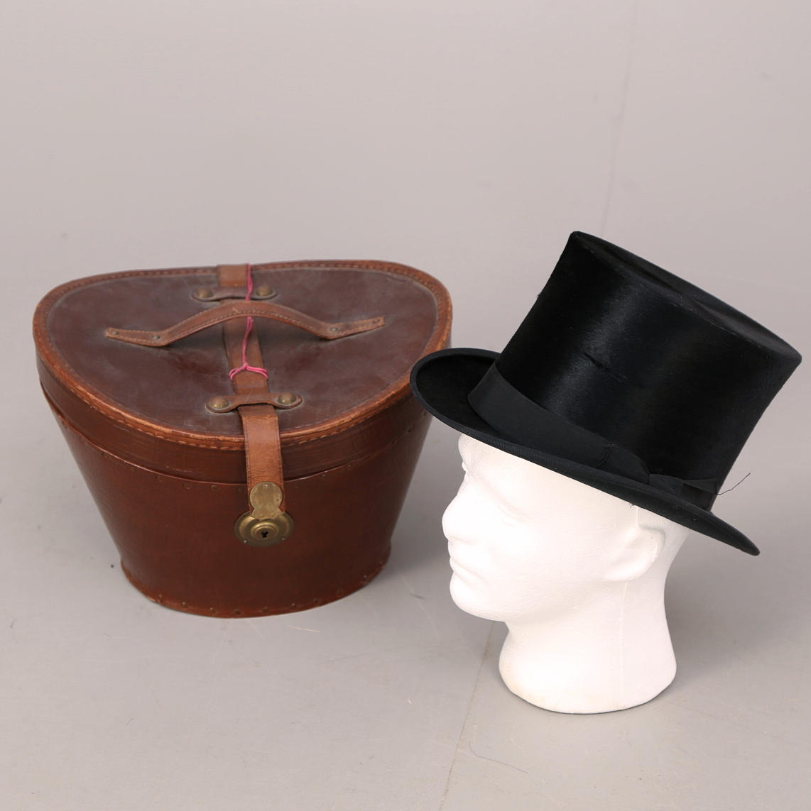 HATTASK Unica, och HÖG HATT, Superfine, 1900-talets första hälft.