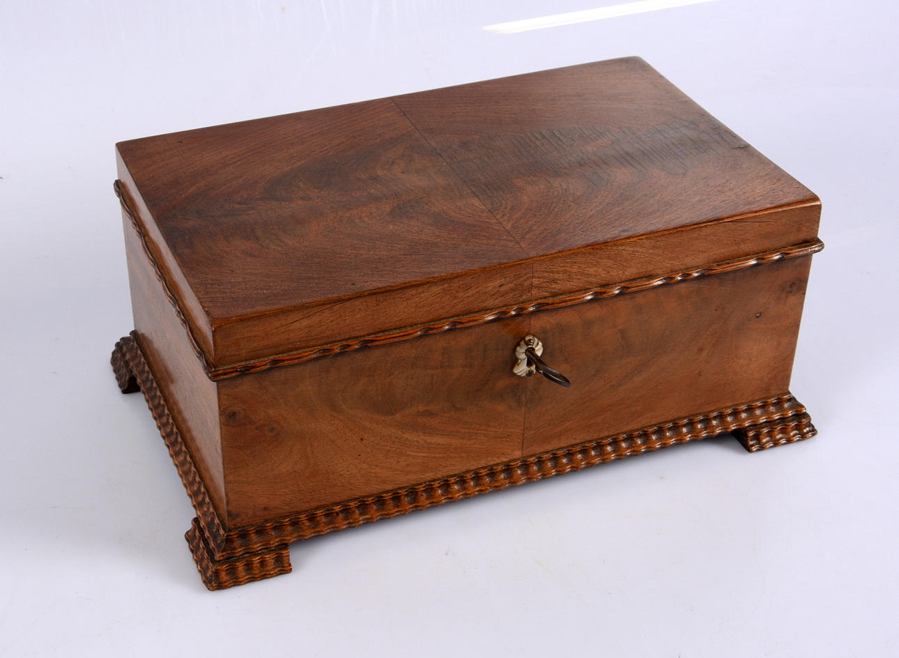 SPELDOSA, mahogny, 1800-talets första hälft.