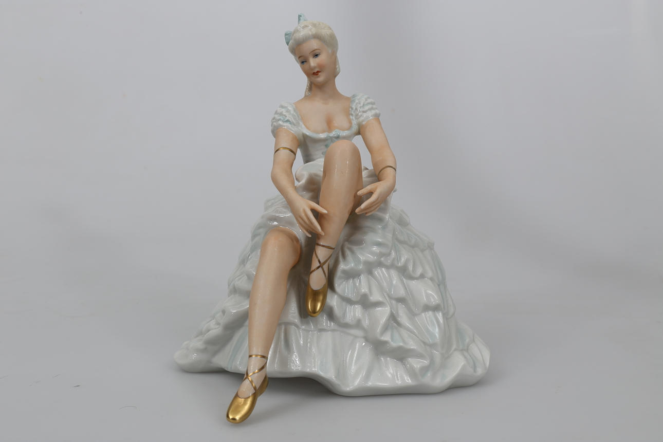 FIGURIN, porslin, Sittande ballerina, Schaubachkunst.