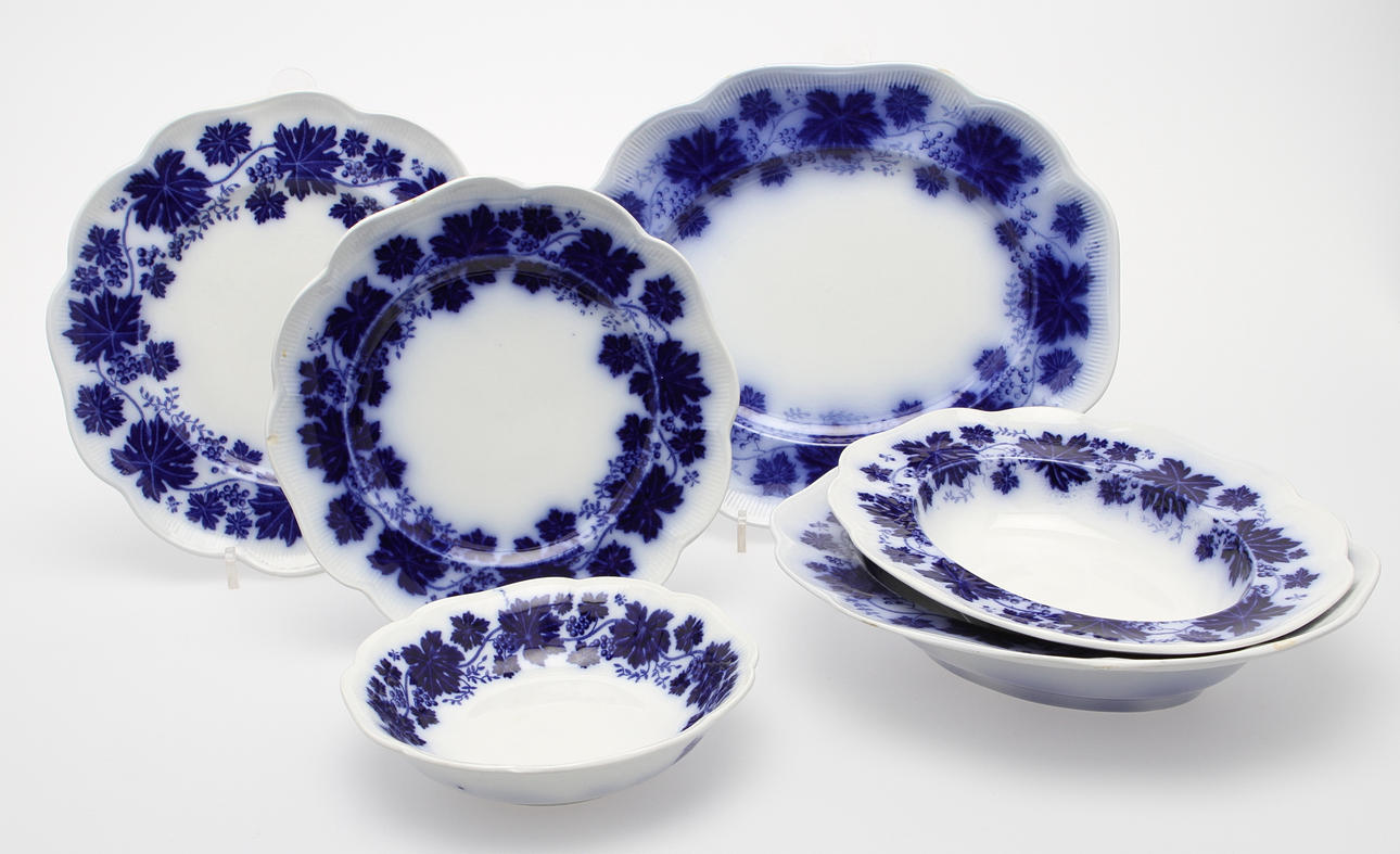 MATSERVIS, 40 delar till "Vinranka, flytande blått, Gefle.