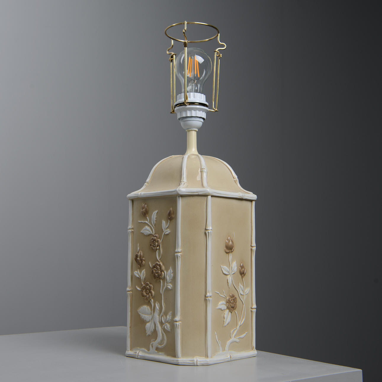 TABLE LAMP, ceramics, Italy, 20th century.