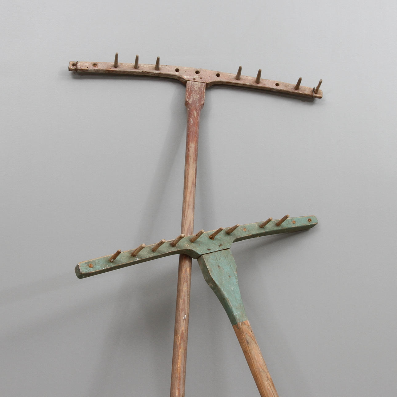 KRATTOR 2 st, allmoge, omkring sekelskiftet 1900.